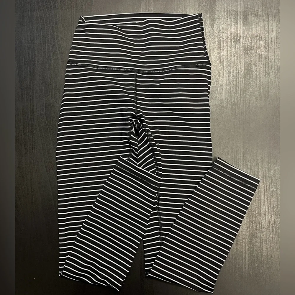 Lululemon Wunder Under High-Rise Tight 25" *Luxtreme - Sz 4 - Picture 2 of 5